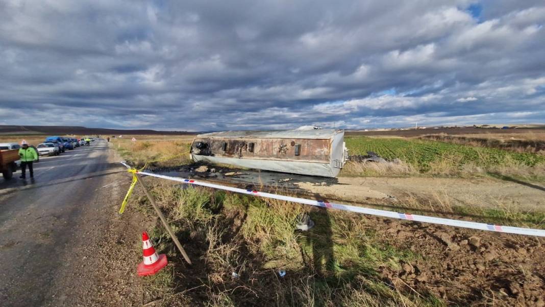 Çorum'da tarım işçilerini taşıyan minibüsle zift yüklü tanker çarpıştı: 1 ölü 18 yaralı 7